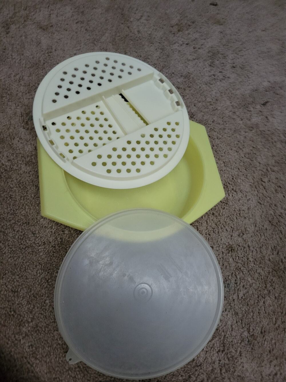 VINTAGE TUPPERWARE YELLOW BOWL 786-3 CHEESE GRATER VEGGIE SHREDDER W/ LID 230-7